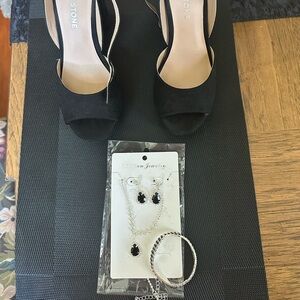 Perfectly matched Sun + Stone Black Peep Toe Heels with Jewelry Set